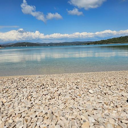 Mobile Home Tina Tisno Εξωτερικό φωτογραφία