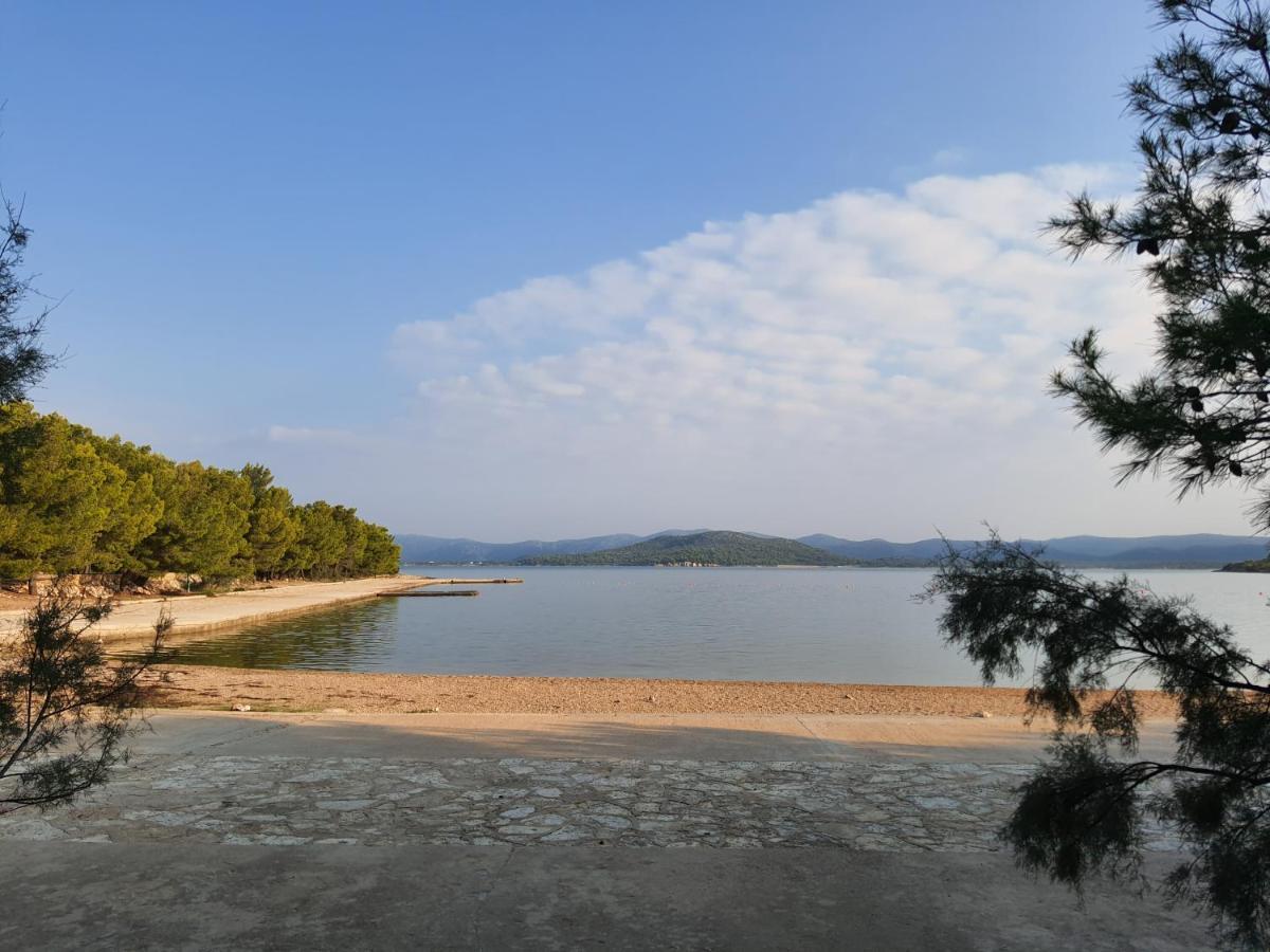 Mobile Home Tina Tisno Εξωτερικό φωτογραφία