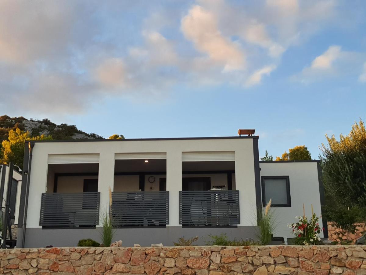 Mobile Home Tina Tisno Εξωτερικό φωτογραφία