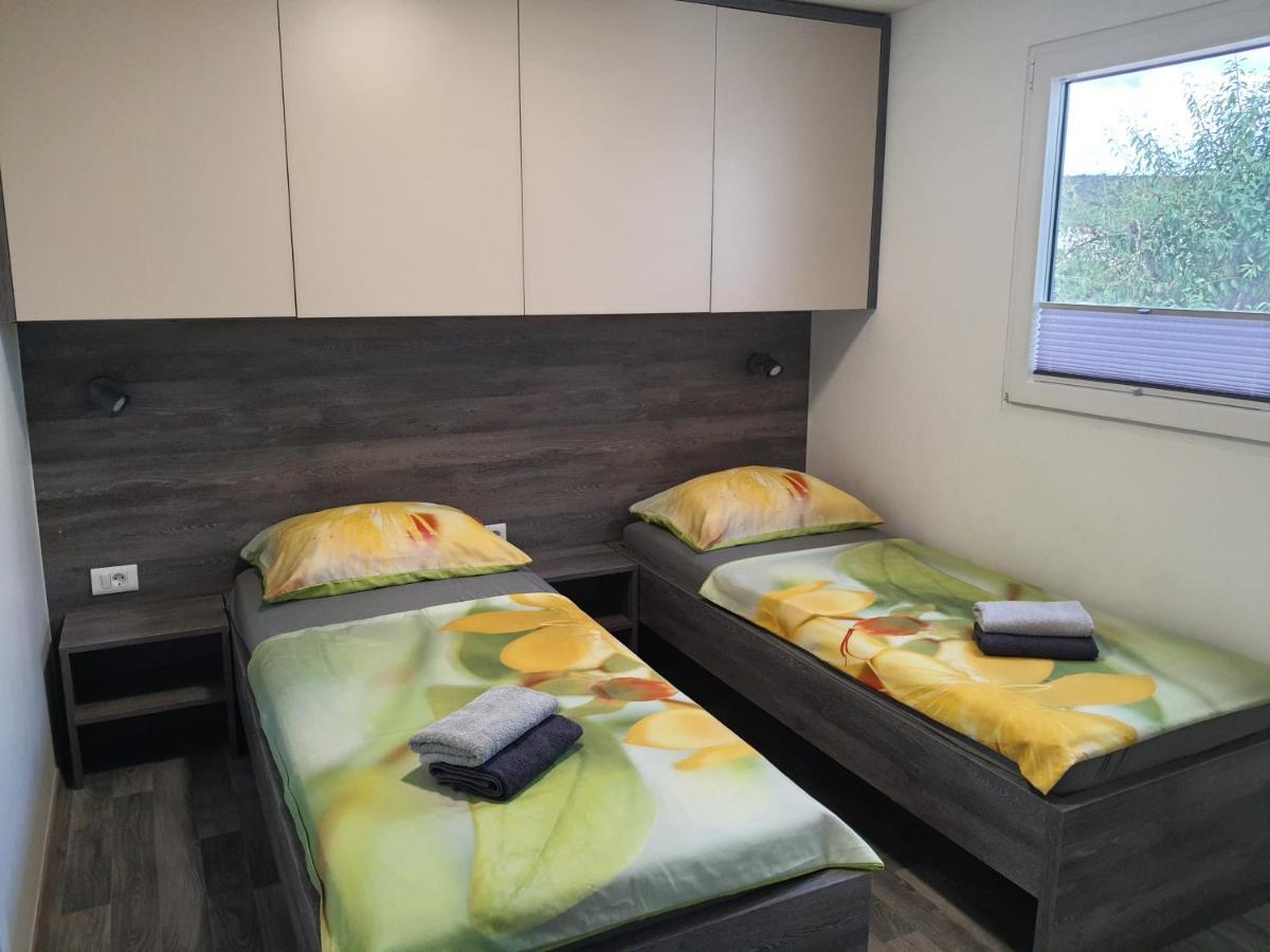 Mobile Home Tina Tisno Εξωτερικό φωτογραφία