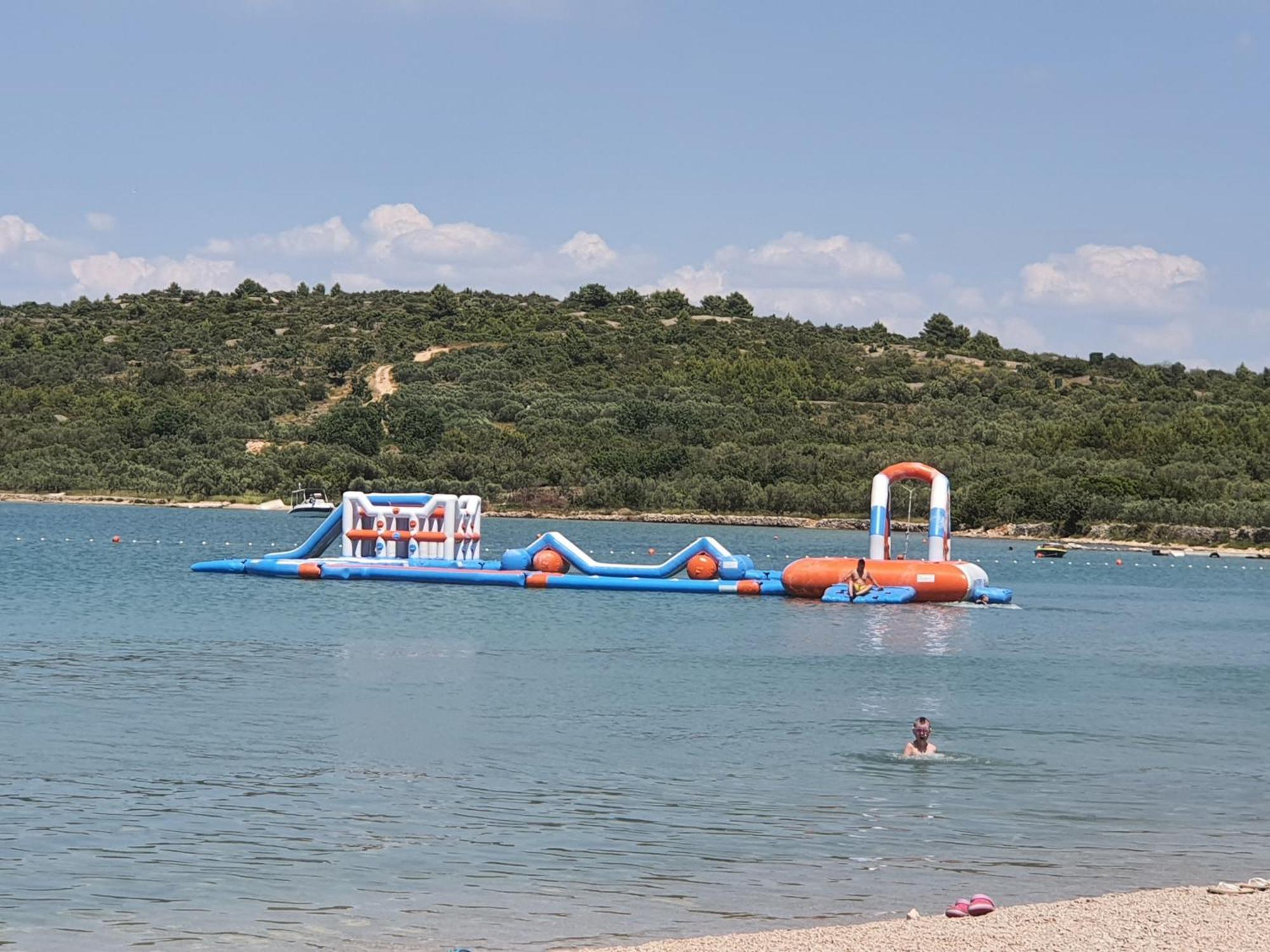 Mobile Home Tina Tisno Εξωτερικό φωτογραφία
