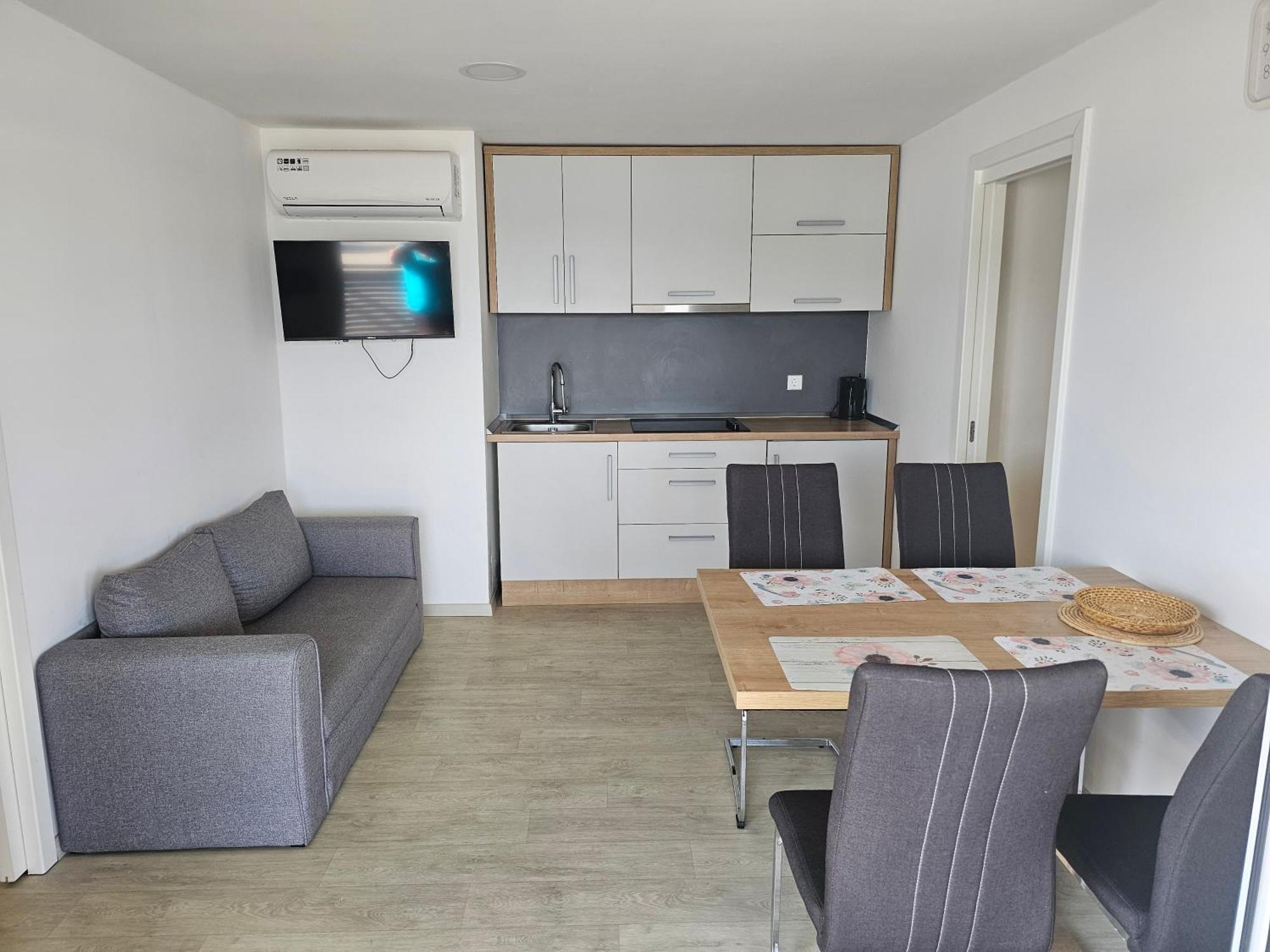 Mobile Home Tina Tisno Εξωτερικό φωτογραφία