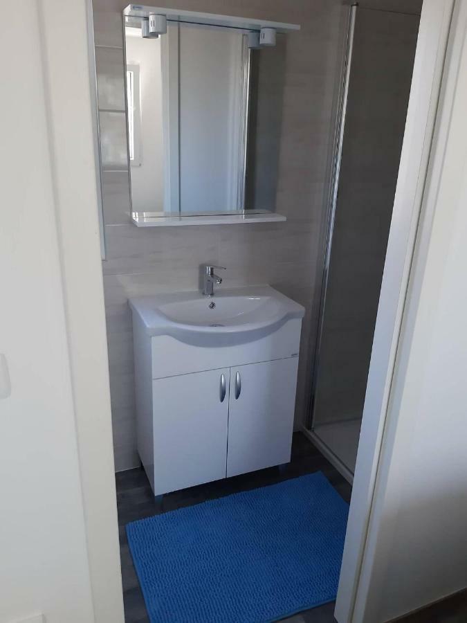 Mobile Home Tina Tisno Εξωτερικό φωτογραφία