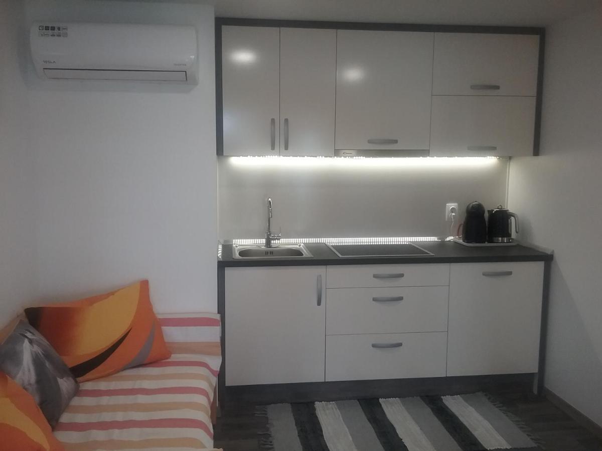 Mobile Home Tina Tisno Εξωτερικό φωτογραφία