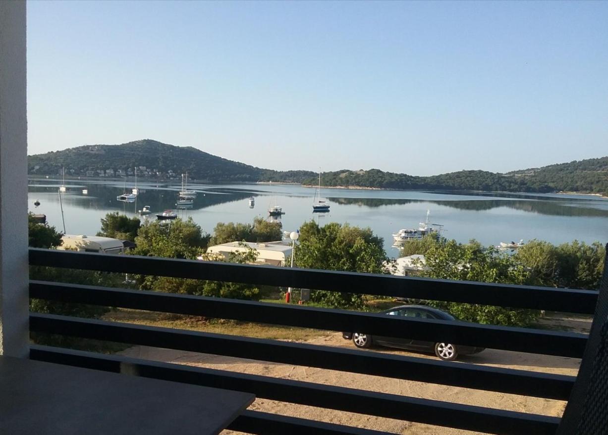 Mobile Home Tina Tisno Εξωτερικό φωτογραφία
