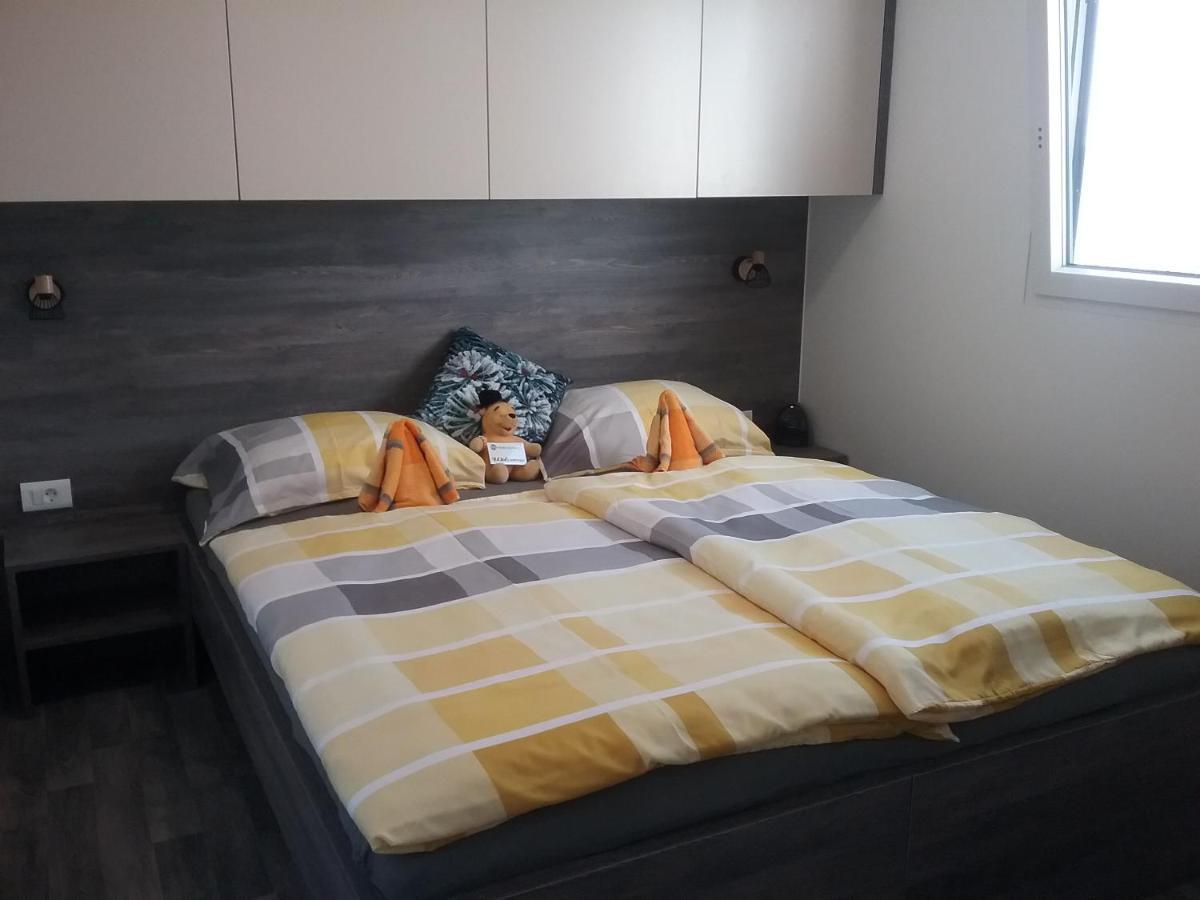 Mobile Home Tina Tisno Εξωτερικό φωτογραφία