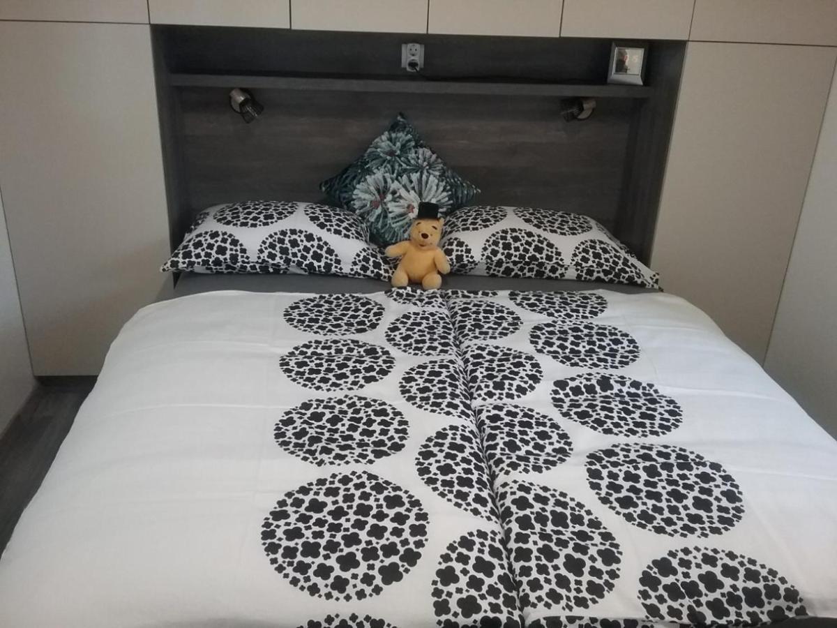 Mobile Home Tina Tisno Εξωτερικό φωτογραφία
