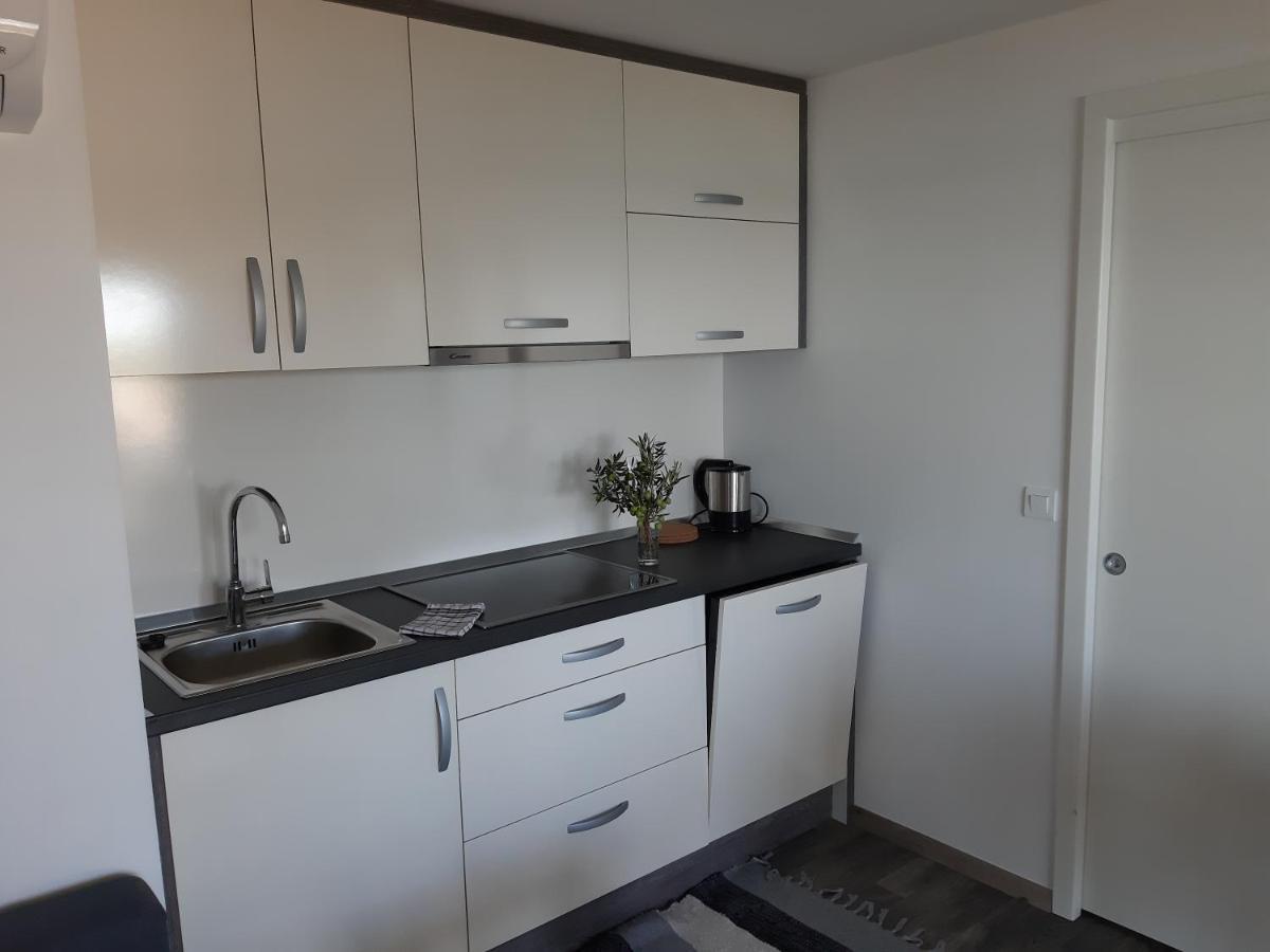 Mobile Home Tina Tisno Εξωτερικό φωτογραφία