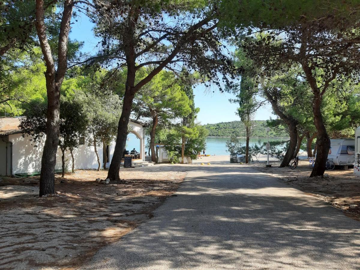 Mobile Home Tina Tisno Εξωτερικό φωτογραφία